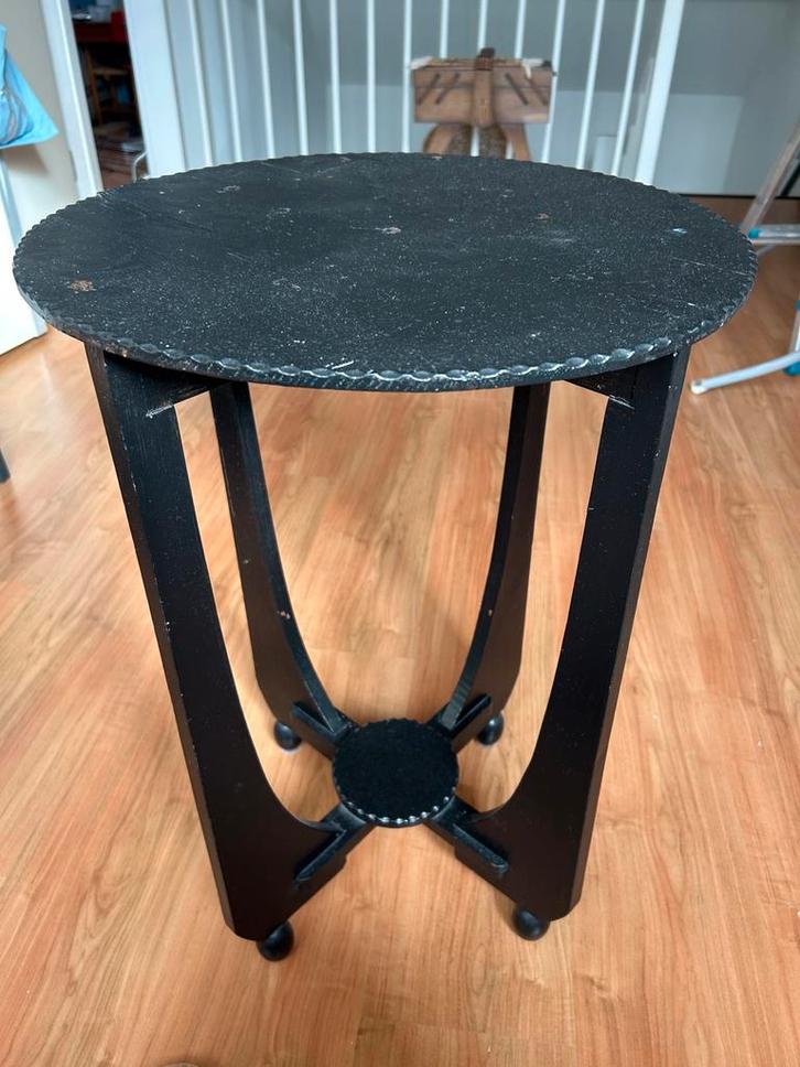 Een antiek/nostalgisch tafeltje, Antiek en Kunst, Antiek | Meubels | Tafels, Ophalen