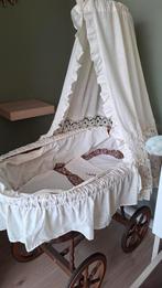 Wieg 47 jaar oud nostalgie/ leuk voor foto shoot, Ophalen of Verzenden, Wieg