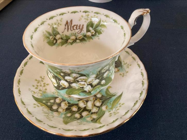 Heren kop en schotel ROYAL ALBERT MAY/lelietje van dalen, Antiek en Kunst, Antiek | Servies los, Ophalen of Verzenden