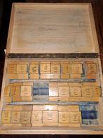 Vintage letterstempels in Houten Kist, Ophalen of Verzenden