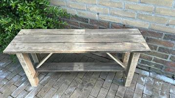 Titel: Stevig houten bankje – landelijk en stoer  Formaten:  beschikbaar voor biedingen