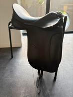 Dressuurzadel Höpfner 17,5 inch, Dieren en Toebehoren, Paarden en Pony's | Zadels, Ophalen, Gebruikt, Dressuur