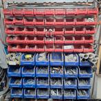 magazijnbakjes rood en blauw met wandrek zonder inhoud., Doe-het-zelf en Verbouw, Kratten en Dozen, Minder dan 35 cm, Minder dan 50 cm