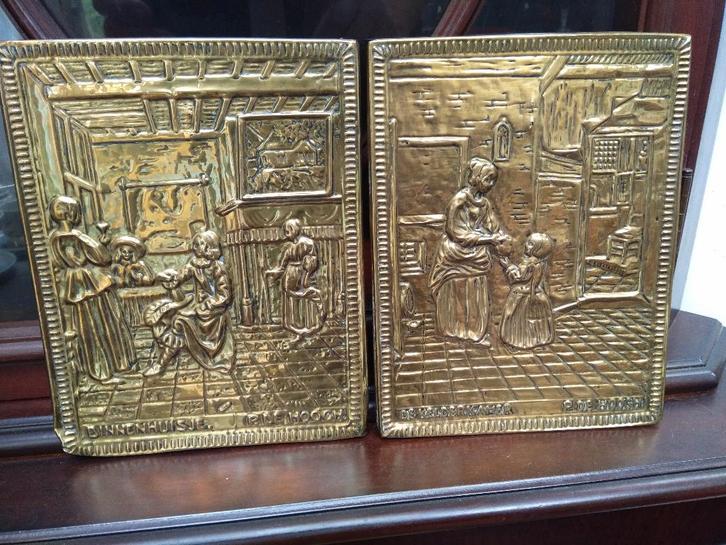 2 WANDHANGERS, latoenkoper, 19,5x 15 cm naar P.de Hoogh, Antiek en Kunst, Curiosa en Brocante, Ophalen of Verzenden