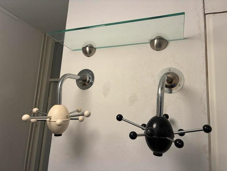 De originele Saturnus Ball Kapstok Zwart/Wit + Glazen Plaat, Huis en Inrichting, Woonaccessoires | Kapstokken, Gebruikt, Wandkapstok