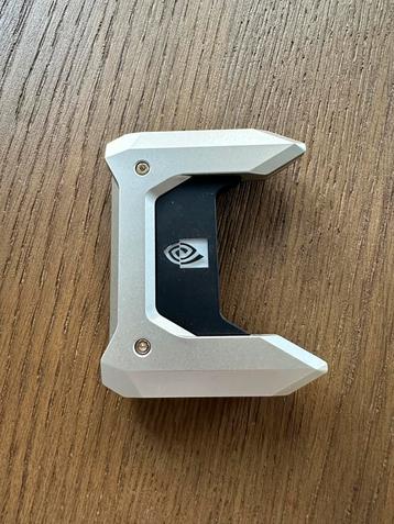 Nvidia Titan RTX 4-slot NVLink brug beschikbaar voor biedingen