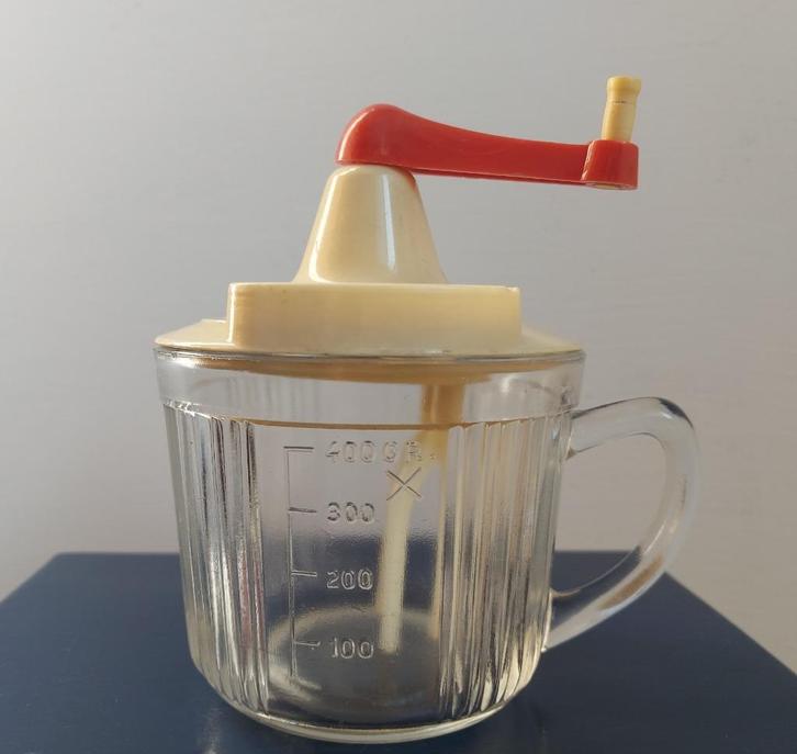 Nostalgische handklopper / slagroomklopper met kan, Antiek en Kunst, Curiosa en Brocante, Ophalen of Verzenden