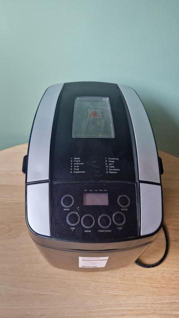Broodbak machine 2x klein brood, ook voor jam, cake etc. beschikbaar voor biedingen