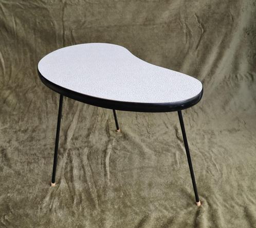 Vintage/ Mid century niervormig bijzettafeltje, Huis en Inrichting, Tafels | Bijzettafels, Zo goed als nieuw, Overige vormen, Minder dan 45 cm