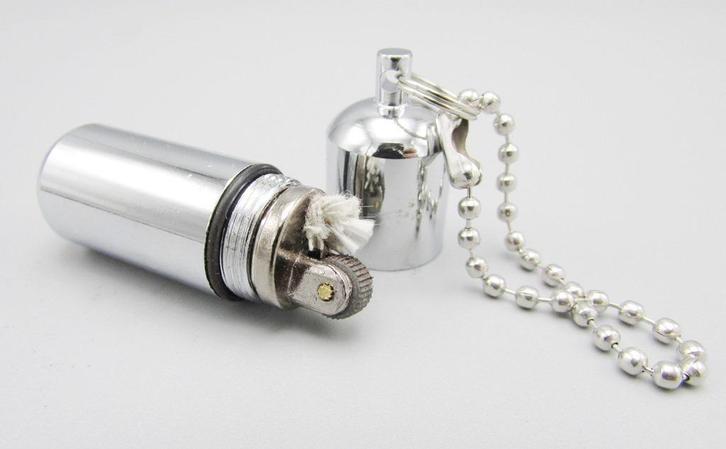 Miniatuur benzine aansteker - sleutelhanger model, Verzamelen, Rookartikelen, Aanstekers en Luciferdoosjes, Nieuw, Aansteker, Verzenden