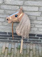Brave bruin merrie hobbyhorse met lange manen., Nieuw, Ophalen of Verzenden, Paard
