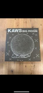 KAWS Holiday Big Moon Vinyl Figure, Antiek en Kunst, Kunst | Designobjecten, Ophalen of Verzenden