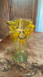 Oude groen gele glazen corolla zakdoek vaas corolle vase, Ophalen of Verzenden