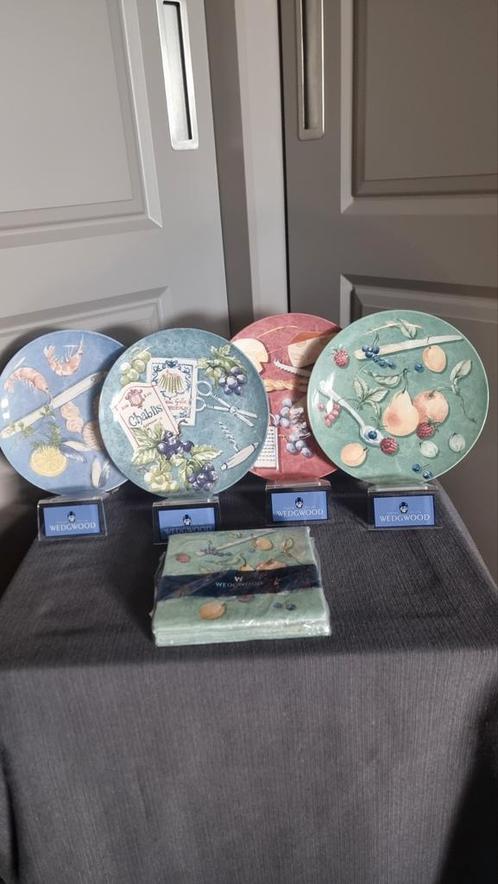 Wedgwood Queensware borden fruit wine cheese en seafood, Huis en Inrichting, Keuken | Servies, Nieuw, Bord(en), Wedgwood, Aardewerk