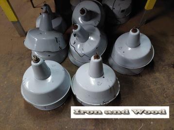 Grijze Poolse oude vintage stoere lampen D41 H32 beschikbaar voor biedingen