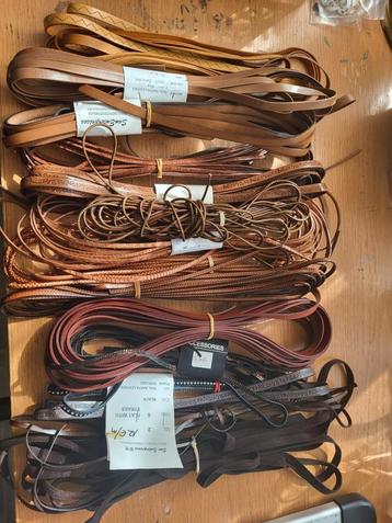 Partij vele soorten leder(leer) + magneetsluitingen. 1 koop. beschikbaar voor biedingen