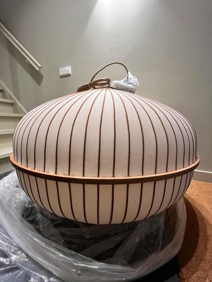 Bolia Lucén Hanglamp – Ellipse, Huis en Inrichting, Lampen | Hanglampen, Nieuw, 50 tot 75 cm, Hout, Stof, Ophalen