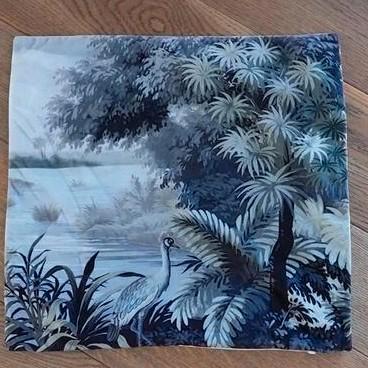 Fluwelen kussen met Reiger in Tropisch Landschap, Huis en Inrichting, Woonaccessoires | Kussens, Zo goed als nieuw, Vierkant, Ophalen of Verzenden