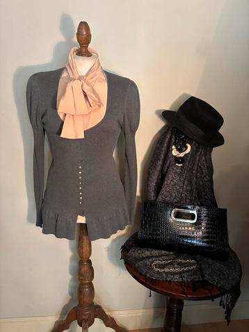 BRUNELLO CUCINELLI VEST/TRUI GREY beschikbaar voor biedingen