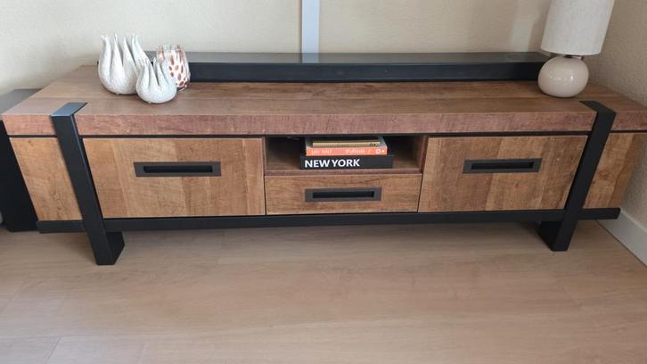 Mooie TV Meubel - Industrieel Design, Huis en Inrichting, Kasten | Televisiemeubels, Gebruikt, Minder dan 100 cm, 150 tot 200 cm