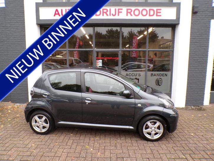 Toyota Aygo 1.0-12V 5-Drs Comfort APPLE CARPLAY! (bj 2011), Auto's, Toyota, Te koop, Aygo, ABS, Airbags, Airconditioning, Alarm