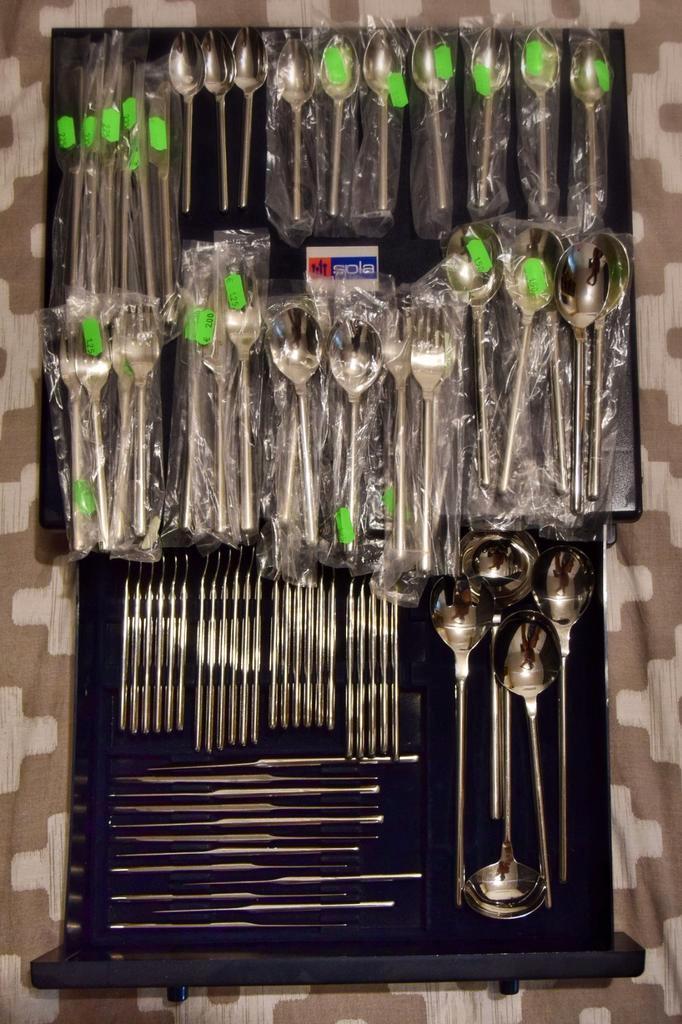 Sola RVS bestek, 10-delig, Huis en Inrichting, Keuken | Bestek, Zo goed als nieuw, Rvs of Chroom, Ophalen of Verzenden