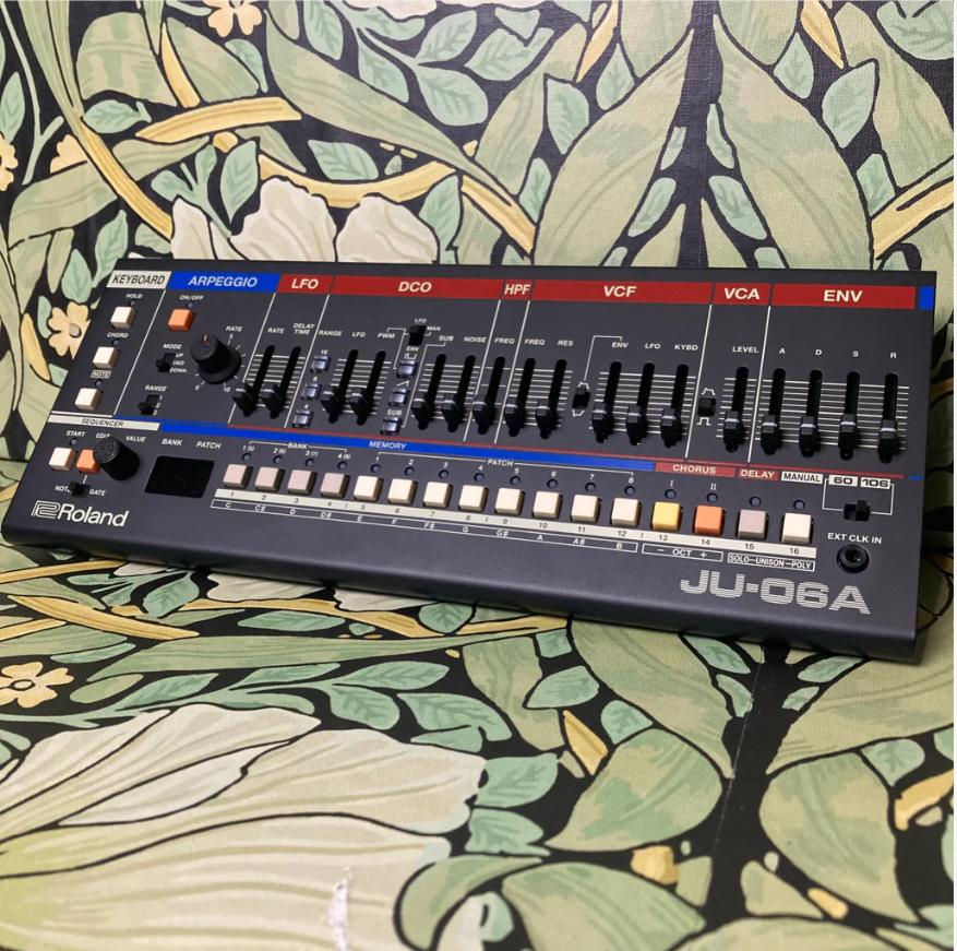 Roland Boutique ju-06a, Muziek en Instrumenten, Synthesizers, Ophalen of Verzenden, Zo goed als nieuw, Overige aantallen, Roland