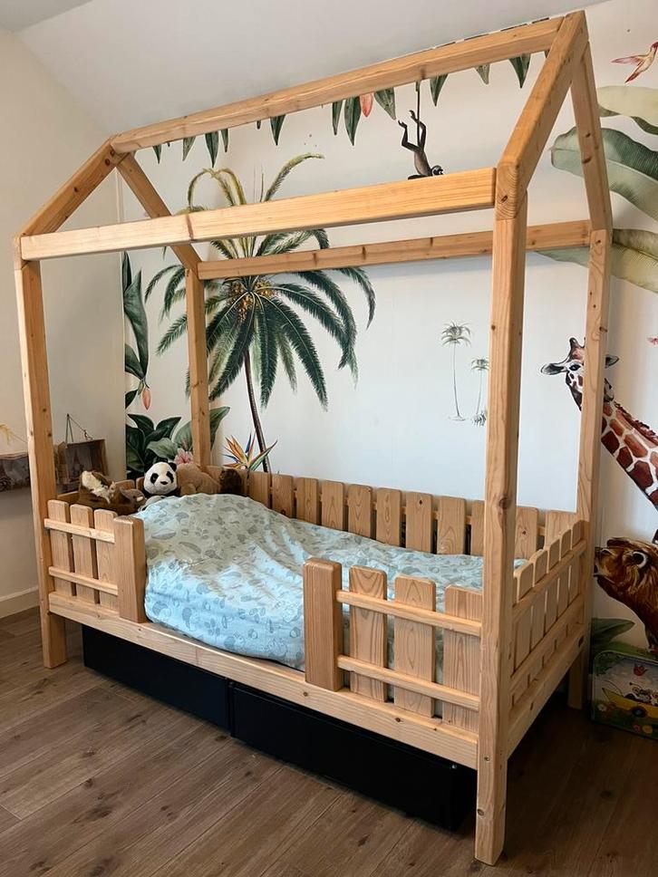 Prachtig peuterbed huisje hout, incl perfect matas en dekbed, Kinderen en Baby's, Kinderkamer | Bedden, Gebruikt, 140 tot 160 cm