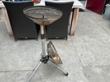 RVS barbeque met inklapbare standaard beschikbaar voor biedingen