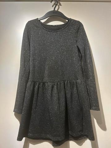 146 152 Zwarte feestjurk met zilveren streep beschikbaar voor biedingen