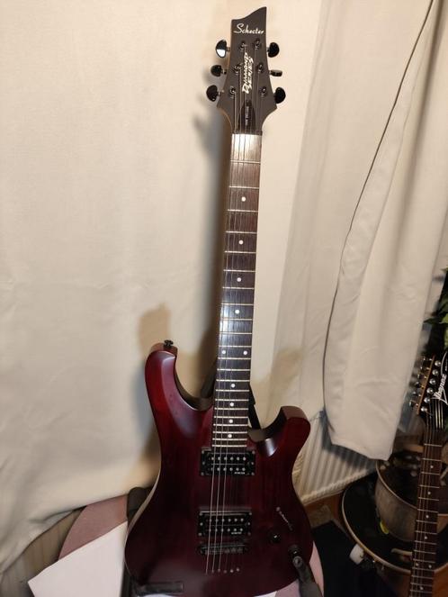 Schecter diamond rood prachtige en robuste metalgitaar!!, Muziek en Instrumenten, Snaarinstrumenten | Gitaren | Elektrisch, Zo goed als nieuw