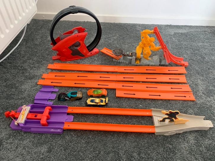 Hot Wheels Baan conpleet met hotwheels autoos en extra’s, Kinderen en Baby's, Speelgoed | Racebanen, Gebruikt, Racebaan, Handmatig