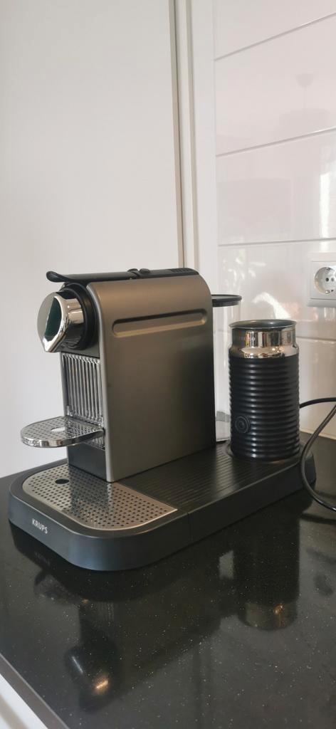 Nespresso Citiz&Milk grijs met Aeroccino, Witgoed en Apparatuur, Koffiezetapparaten, Gebruikt, Koffiepads en cups, Koffiemachine
