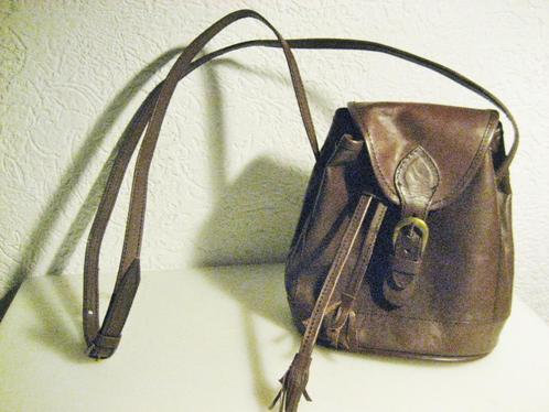 TAS leer nieuw met lang hengsel bruin sportief stevige bodem, Sieraden, Tassen en Uiterlijk, Tassen | Schoudertassen, Nieuw, Bruin