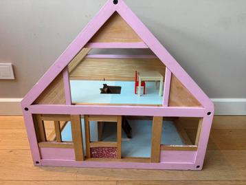 Leuk poppenhuis beschikbaar voor biedingen