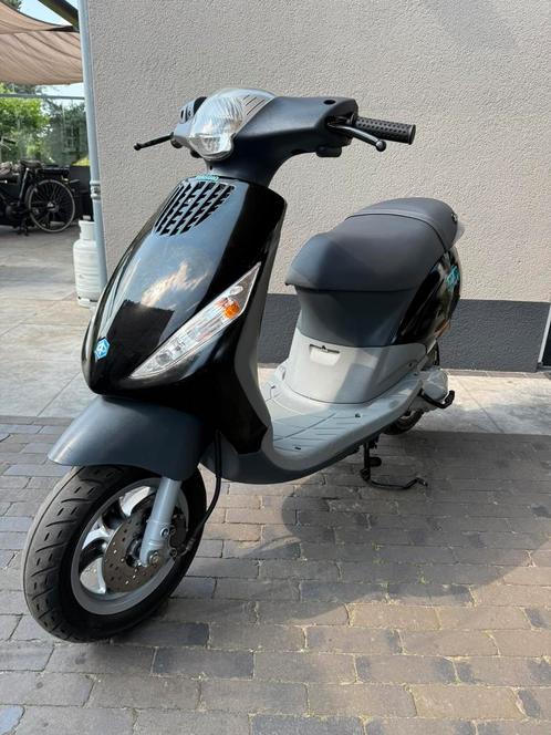 ⭐️️Piaggio zip 2t 50cc Brom 8000 km Nieuwstaat️⭐️, Motoren, Tuning en Styling, Ophalen
