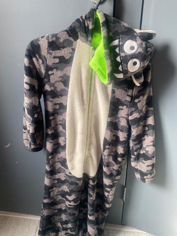 Onesie 122/128 beschikbaar voor biedingen