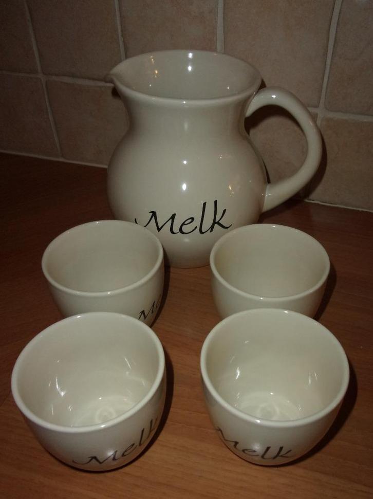 Ter Steege Rijssen melkkan 4 mokken servies melk kan mokjes, Huis en Inrichting, Keuken | Servies, Zo goed als nieuw, Kom(men)
