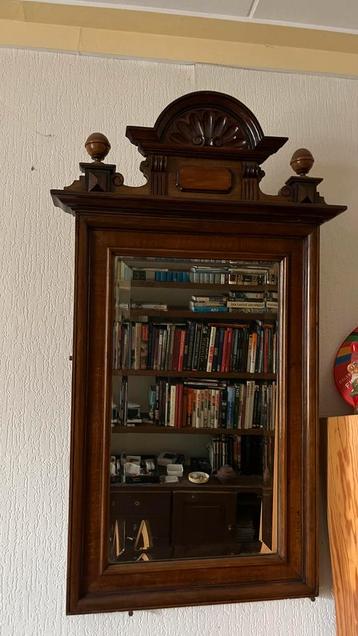Antieke Spiegel met Houten Frame beschikbaar voor biedingen