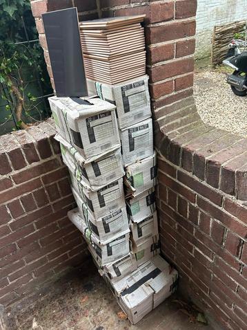 Partij Wandtegels Grijs/Zwart - 16 dozen (352 stuks) beschikbaar voor biedingen