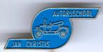 Autorijschool Jan Christis blauw op koper speldje ( H_093 ), Verzamelen, Speldjes, Pins en Buttons, Verzenden, Zo goed als nieuw