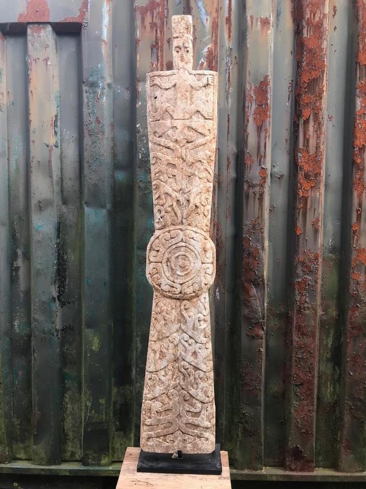 Houtsnijwerk oud schild paneel Java op standaard Indonesië, Antiek en Kunst, Kunst | Beelden en Houtsnijwerken, Ophalen of Verzenden