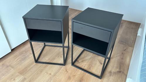 Set van 2 IKEA VIKHAMMER nachtkastjes, Huis en Inrichting, Slaapkamer | Nachtkastjes, Zo goed als nieuw, 55 tot 70 cm, Minder dan 45 cm