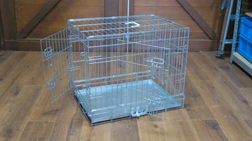 Hondenbench en mandje voor kleine hond of puppy.  beschikbaar voor biedingen