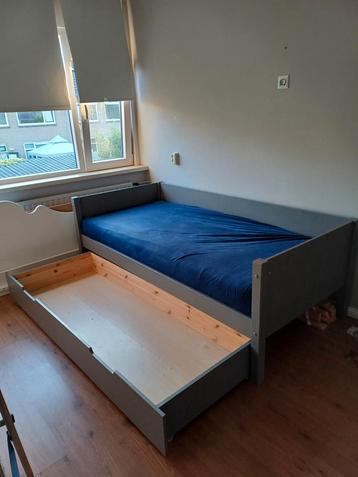 eenpersoons bed T.e.a.b. beschikbaar voor biedingen