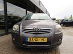 Toyota AVENSIS 1.8 VVTI Luna Bns ecc Cruise Navi Trekhaak 20, Voorwielaandrijving, 65 €/maand, 1794 cc, 4 cilinders