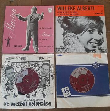 Vinyl singles in koffer en doos beschikbaar voor biedingen
