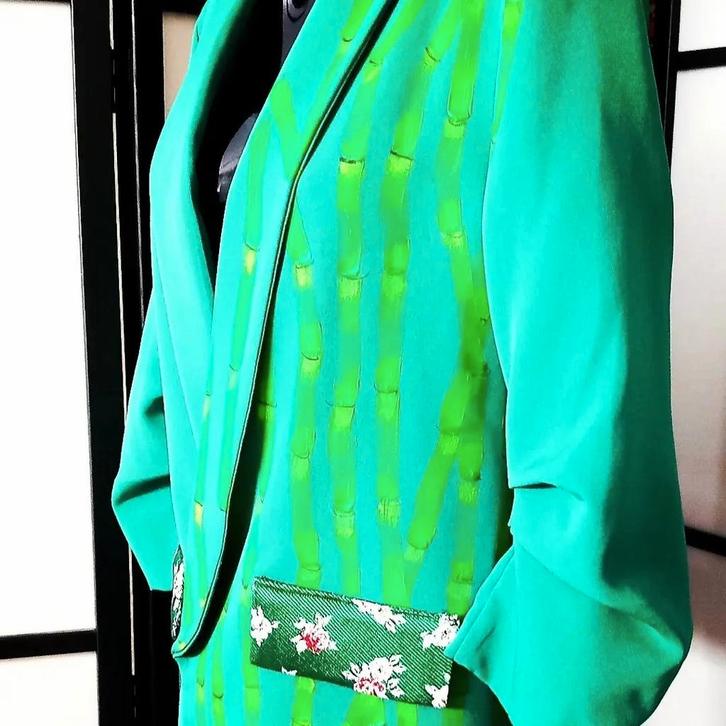 Unieke blazer, handmade en handpainted., Kleding | Dames, Jasjes, Kostuums en Pakken, Nieuw, Jasje, Maat 38/40 (M), Groen, Verzenden
