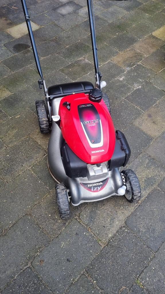 Honda grasmaaier 275€, Tuin en Terras, Grasmaaiers, Zo goed als nieuw, Benzine-grasmaaier, 40 t/m 49 cm, Cirkelmaaier, Ophalen
