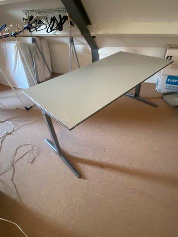Ruim bureau/werktafel te koop! beschikbaar voor biedingen